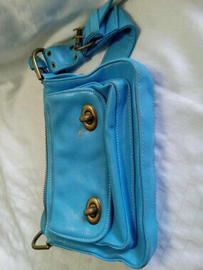 The ultimate vintage leather blue bag The home game inc